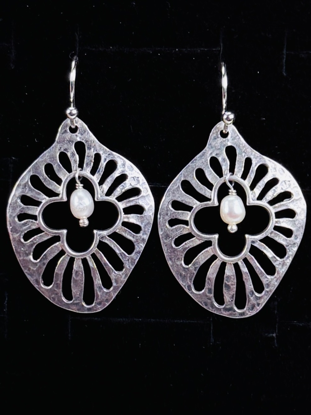 Gorgeous lightweight Silvertone faux pearl pierced earrings